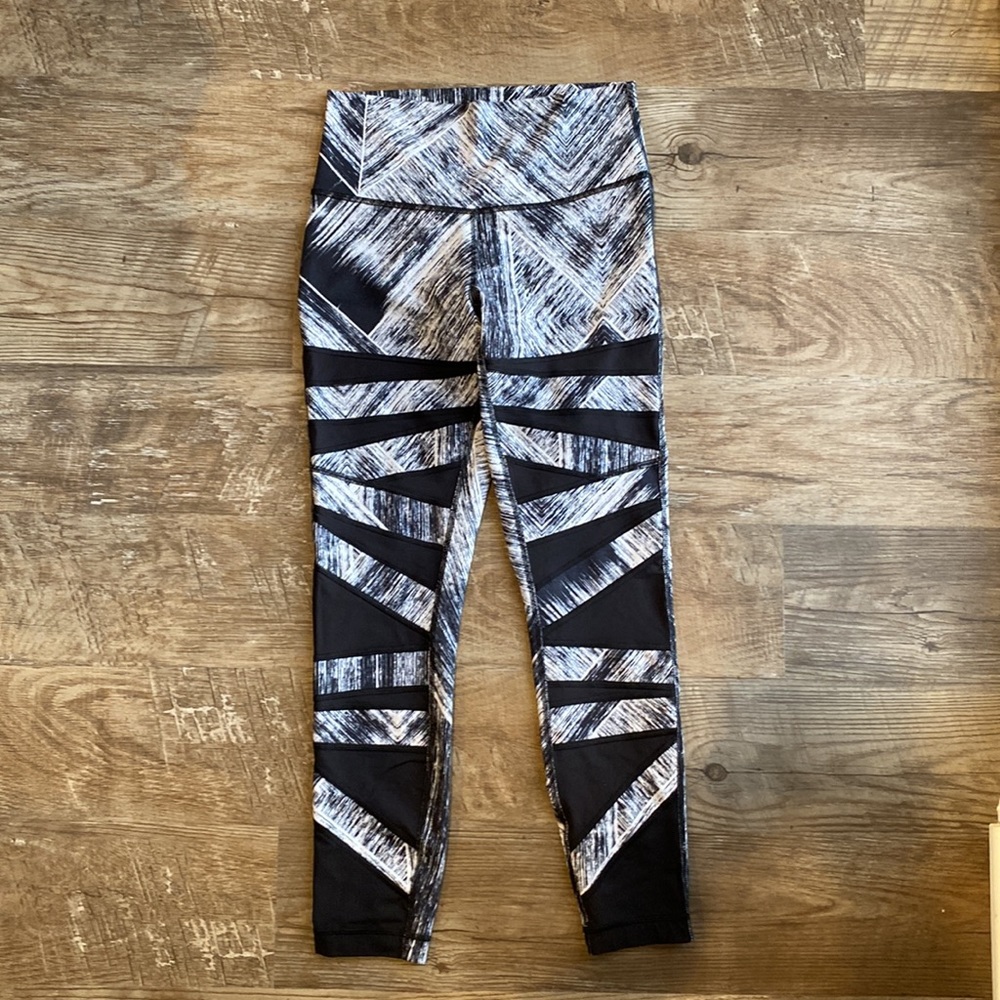 Lululemon Wunder Under leggings size 6